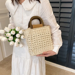 Women's Fashion Straw Woven Handbag Urban Simple Shoulder Crossbody Bag With Wooden Handle Summer Beach Vacation Bag