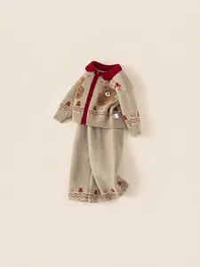 Children's beige knitted tracksuit featuring red collar accents and brown bear jacquard patterns