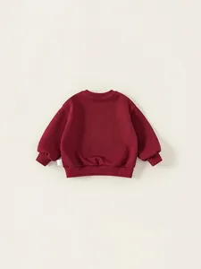 Achteraanzicht van de gebreide sweatshirt voor kinderen in donkerrood met geribbelde zoom
