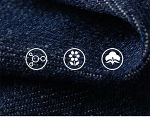 Gros plan sur la texture du tissu denim bleu foncé avec tissage sergé pour filles
