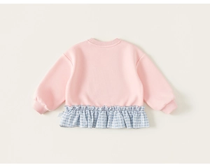 Roze meisjessweatshirt met blauw-witte geruite ruches aan de zoom en mouwen