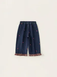 Jean large fille bleu foncé avec broderie cœur et volants à carreaux en bas