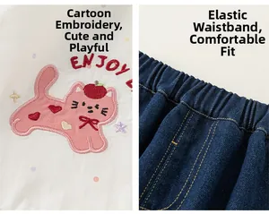 Details von rosa Katzen-Stickerei und Gummibund am Mädchen-Jeans-Bekleidungsset
