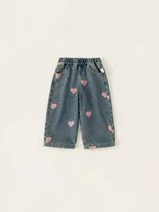 Pantaloni in denim blu scuro per bambina con toppe a cuore in paillettes rosa