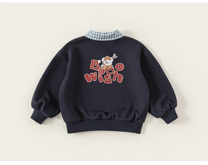 Vue arrière détaillée du sweat bleu marine pour enfant avec motif ours et BOBO WISH