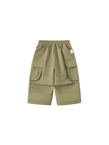 Pantalón cargo para niño verde oliva con cintura elástica y bolsillos con solapa