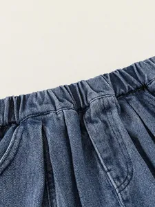 Jeans dritti in denim blu classico per bambina con vita elastica e consistenza di qualità