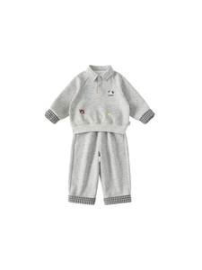 Completo polo grigio per bambino con felpa a maniche lunghe, pantaloni e ricami carini