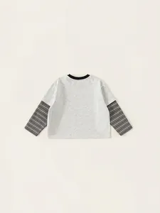 Maglietta bimbo a maniche lunghe grigia con maniche a righe stile patchwork
