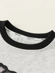 T-shirt a maniche lunghe grigia per bambini con scollo rotondo nero a contrasto