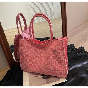 Detail of pink bridal tote bag with red Xi characters and reinforced handles
