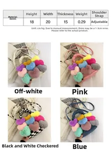Guide des tailles du sac en jean avec dimensions et breloques en peluche cœur
