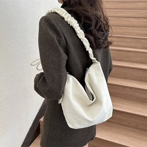 Sac à Épaule Minimaliste en Toile pour Femmes Grande Capacité Sac Hobo Croissant avec Bandoulière Plissée Scrunchie Décontracté