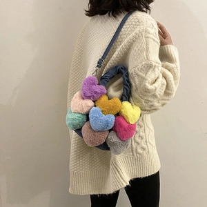 Sac à bandoulière en jean pour femme avec cœurs en peluche 3D colorés et sangle réglable