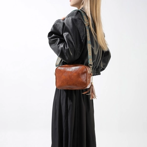 Sac à bandoulière en cuir PU marron avec sangle ethnique et détail frangé