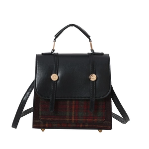 Sac à bandoulière hiver pour femme avec motif écossais vert et détails en cuir noir
