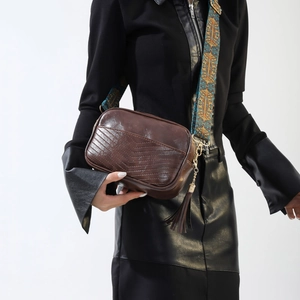 Detail view of the vintage brown PU leather crossbody bag with chic bohemian strap and tassel