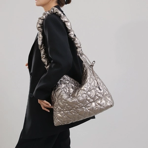 Women Quilted Heart Pattern Nylon Shoulder Bag Metallic Puffer Cloud Bag Large Capacity Casual Underarm Handbag For Daily