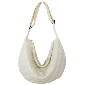 Sac bandoulière matelassé en nylon ivoire avec sangle réglable et motif en losanges