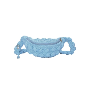 Sac bandoulière matelassé bleu clair minimaliste avec bandoulière froncée élégante