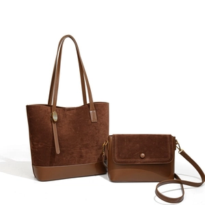 Ensemble de sacs à main en cuir marron avec grand cabas et petite bandoulière chic