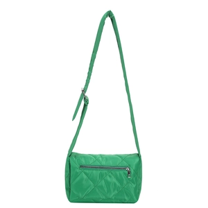 Borsa a tracolla trapuntata in nylon verde brillante con motivo a rombi e tracolla larga