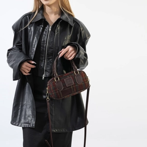Borsa Boston vintage in lana con manici in pelle e tracolla regolabile per donne