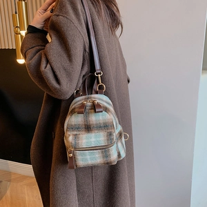Borsa a tracolla in lana scozzese invernale con cinturini in pelle marrone e oro