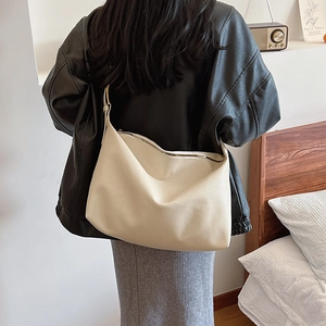 Minimalist cream white lychee leather crossbody bag with large capacity for daily use