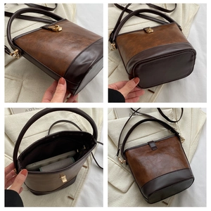 Detailansicht der Vintage-Beuteltasche mit Innenraum und Metallverschluss-Details