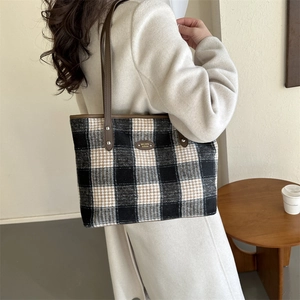 Winter plaid tote bag in black and brown tweed with leather straps for daily commute