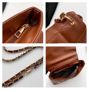 Vues détaillées du sac bandoulière matelassé en PU marron avec zips dorés et chaîne