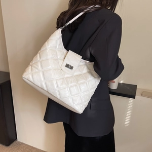 Elegant white quilted PU leather shoulder bag with vintage texture and silver turn-lock