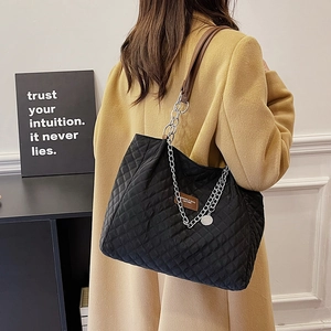 Sac à Épaule Matelassé en Nylon pour Femmes Grande Capacité Couleur Unie Losange Sac Fourre-tout Avec Bandoulière Chaîne