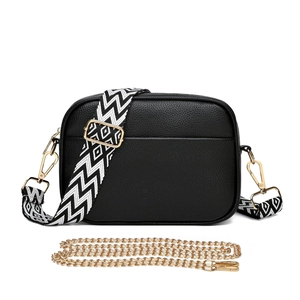 Women Fashion PU Leather Lychee Pattern Camera Crossbody Bag With Geometric Wide Strap Metal Chain Shoulder Bag For Daily Use