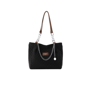 Sac cabas noir matelassé en nylon avec poignées en cuir marron et chaîne argentée