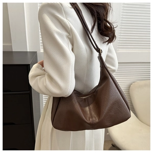 Women's Urban Minimalist PU Leather Hobo Shoulder Bag Large Capacity Pleated Solid Color Tote Bag For Daily Commute