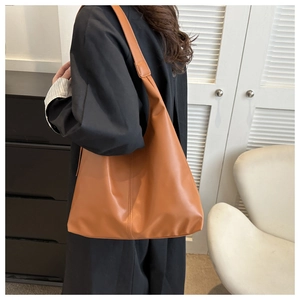 Brown soft leather hobo bag with large capacity and elegant vertical stitching detail