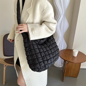 Sac fourre-tout matelassé noir à bulles de grande capacité pour femme style hiver