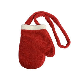Borsa a tracolla invernale a forma di muffola rossa in sherpa con bordo in peluche