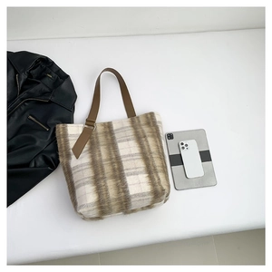 Borsa tote invernale a righe in finta lana con tracolla in pelle e grande capacità