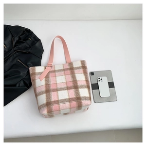 Borsa tote in lana a quadri rosa e marrone con tracolla in pelle per la moda invernale