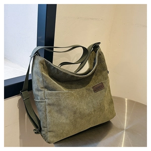 Sac bandoulière tendance en velours côtelé vert olive avec sangle réglable et zip