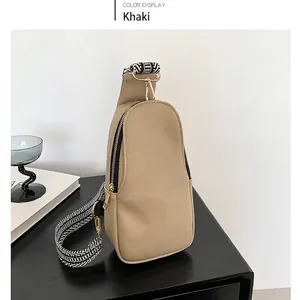 Borsa a tracolla alla moda in pelle PU kaki con spallina larga a motivo geometrico