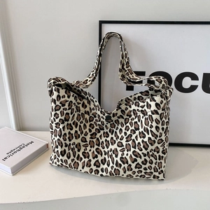 Sac fourre-tout élégant en toile imprimé léopard au design minimaliste pour femmes