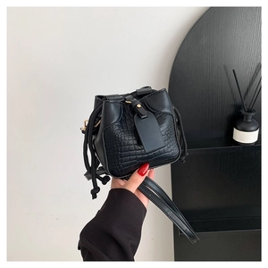 Women Crocodile Pattern PU Leather Mini Bucket Bag Fashion Drawstring Shoulder Bag Small Crossbody Bag For Daily Use Elegant Solid Color Handbag