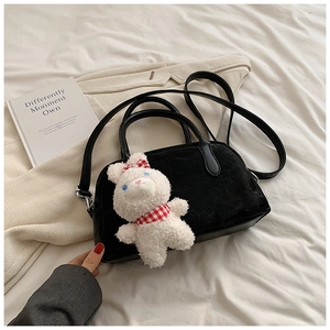 Borsa a mano chic in peluche nera con ciondolo a coniglio e tracolla staccabile