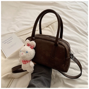 Borsa Boston vintage in pelle PU marrone con ciondolo a forma di coniglio in peluche