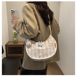 Sac hobo croissant en tweed à carreaux bleu et orange pour femme avec charm peluche