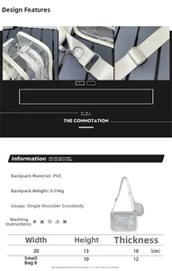 Vue détaillée du sac bandoulière en PVC transparent avec sangle large et breloque cœur